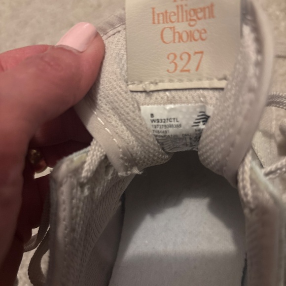 New Balance 327 size 8 - Picture 4 of 4